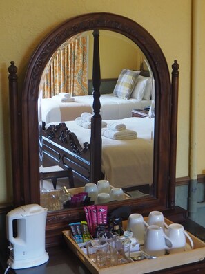 Phòng 4 Superior, có phòng tắm riêng (Four Poster)