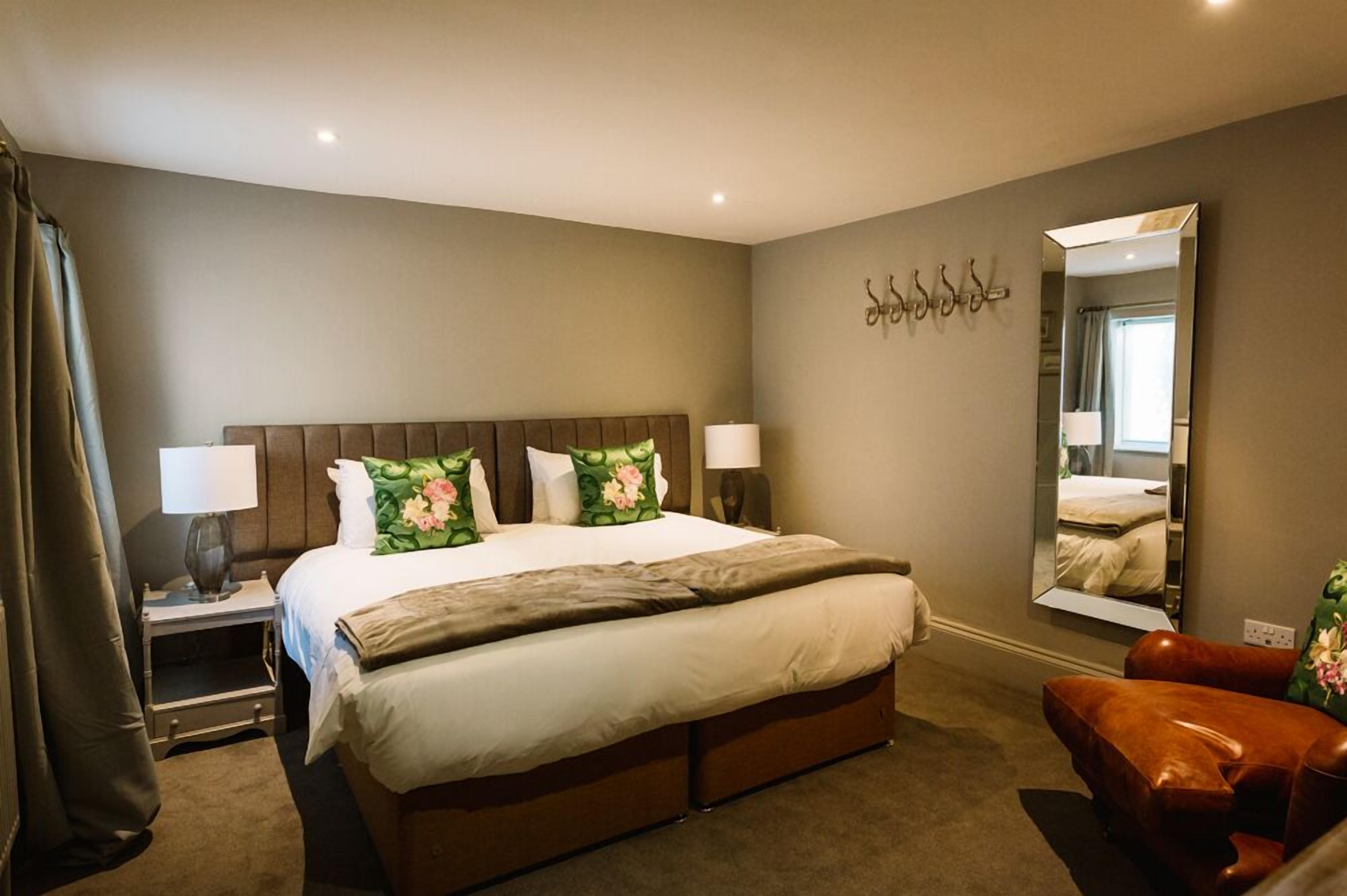 Double or Twin Room (The Hare) | Iron/ironing board, free WiFi, bed sheets