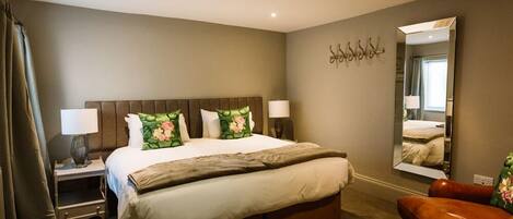 Double or Twin Room (The Hare) | Iron/ironing board, free WiFi, bed sheets