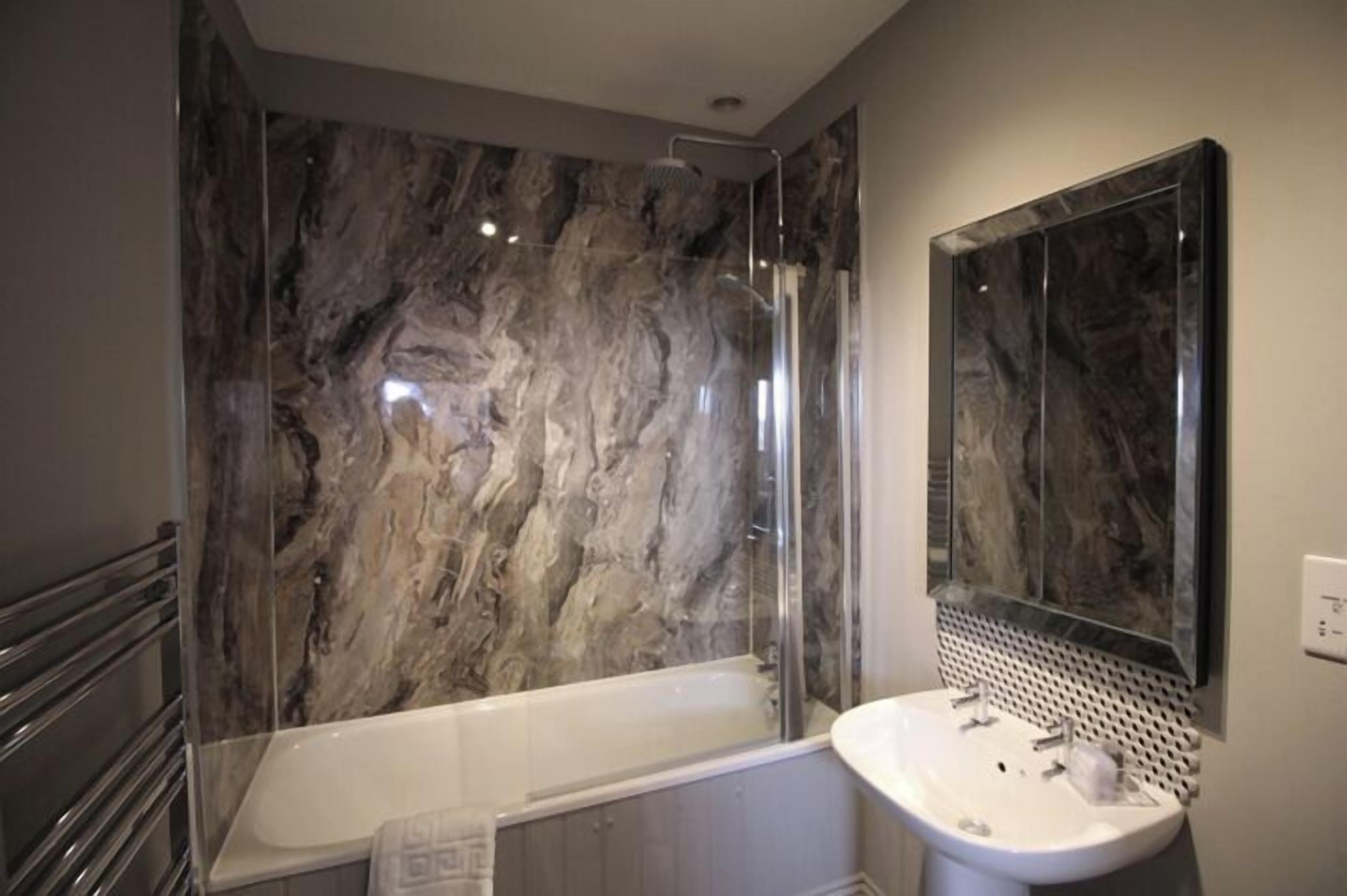 Double or Twin Room (The Hare) | Bathroom | Free toiletries, hair dryer, towels, soap