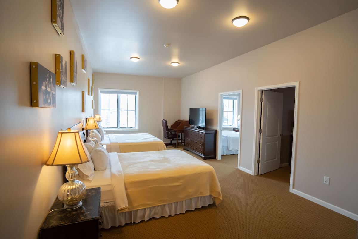 Deluxe Family Suite | 1 bedroom, free WiFi, bed sheets