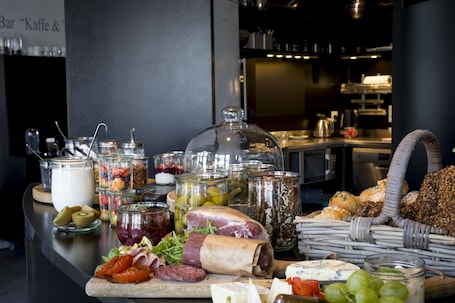 Desayuno bufé gratuito y diario. Teaterhotellet