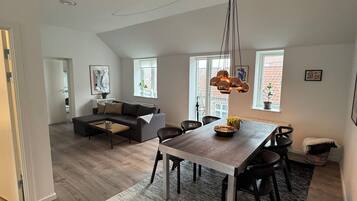 Exclusive Apartment | Ruang tamu | TV skrin rata