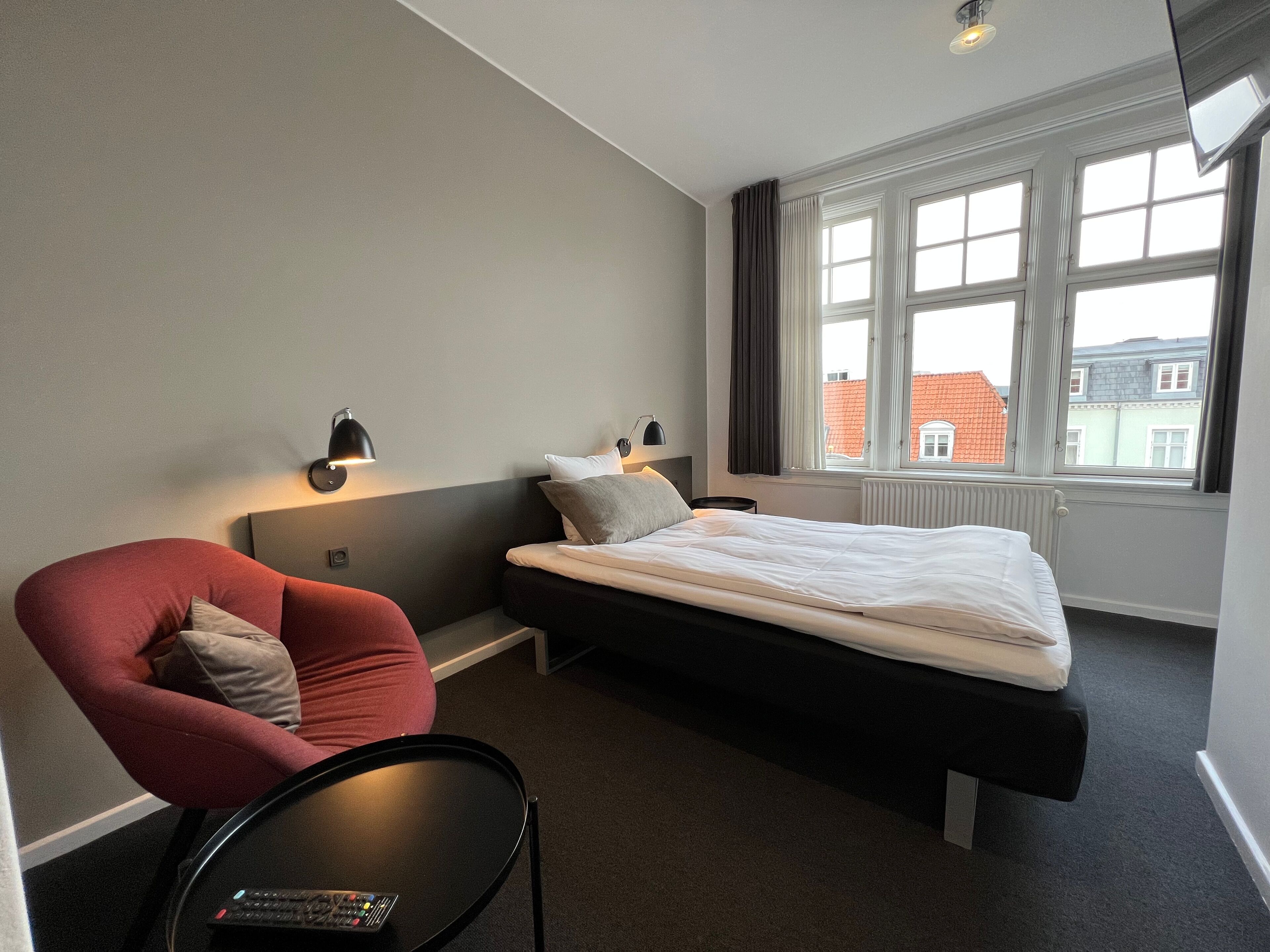 single room | street view