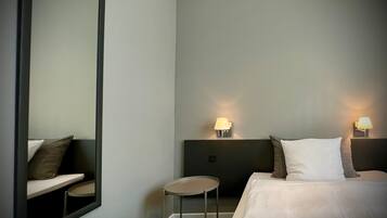 Enkeltrom | Individuelt dekorert, individuelt innredet og skrivebord