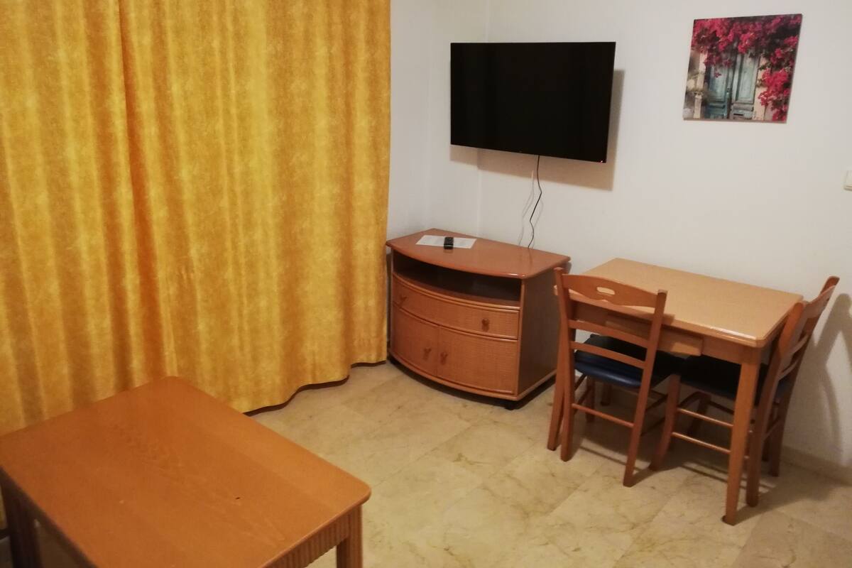 Studio | Living room | Flat-screen TV