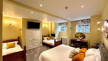 Family Quadruple Room | Hypo-allergenic bedding, individually decorated, individually furnished