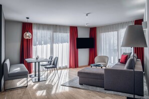 Suite supérieure, 2 chambres | 2 chambres, literie hypoallergénique, coffre-fort, bureau