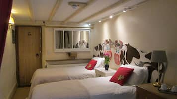 Twin Room, Ensuite (Loose Box)