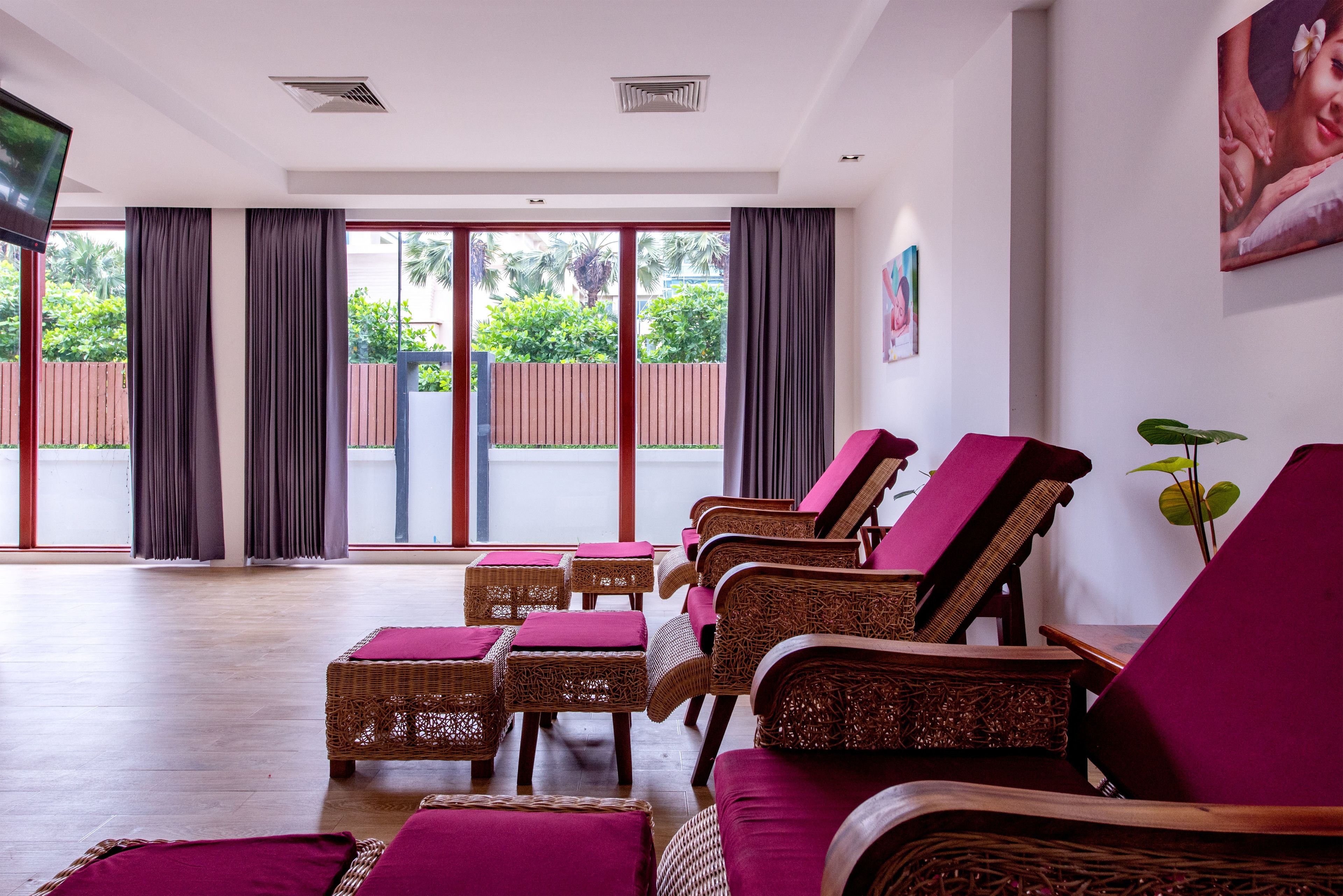 couples treatment room(s), sauna, hot tub, body treatments, aromatherapy