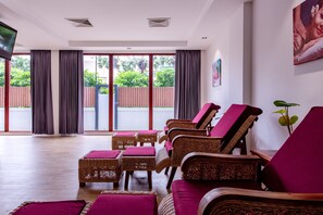 Salas para tratamentos a dois, sauna seca, banheira de hidromassagem