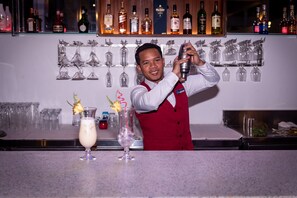 Poolside bar - Pacific Hotel & Spa (Siem Reap)