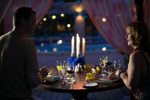 Breakfast, lunch and dinner served