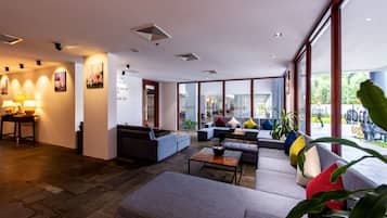 Espace de soins pour les couples, sauna, bain Ă remous, soins corporels
