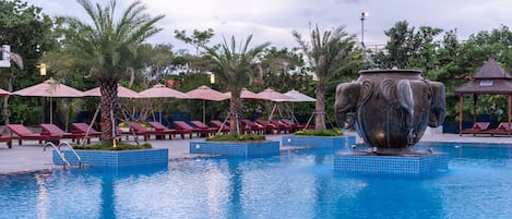 Outdoor pool, pool umbrellas, sun loungers