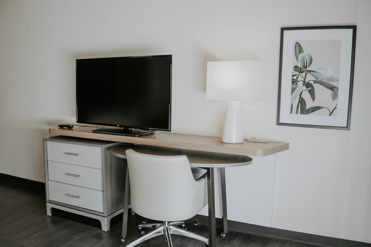 In-room safe, desk, iron/ironing board, WiFi (free)