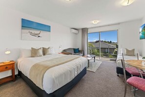 Basic Studio | Living area | 32-inch flat-screen TV with digital channels, TV - Greens Motel (Nelson)