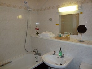 Duschwanne, kostenlose Toilettenartikel