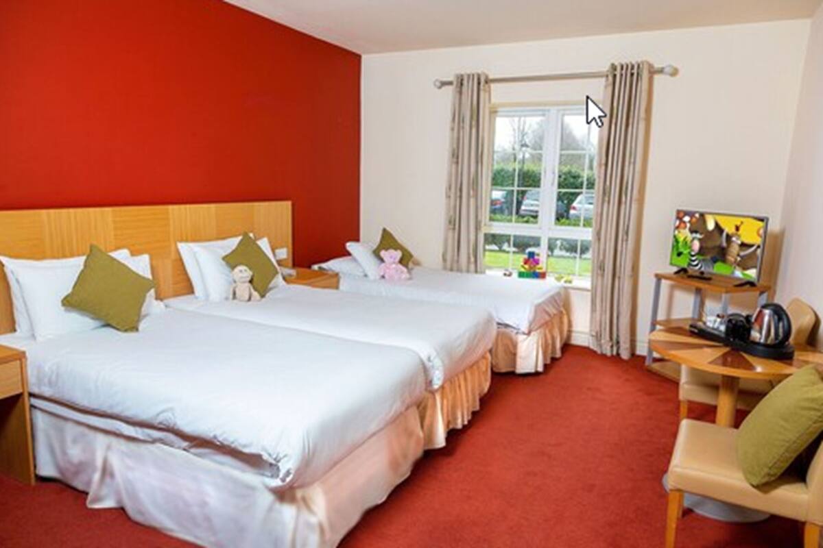 In-room safe, desk, soundproofing, iron/ironing board