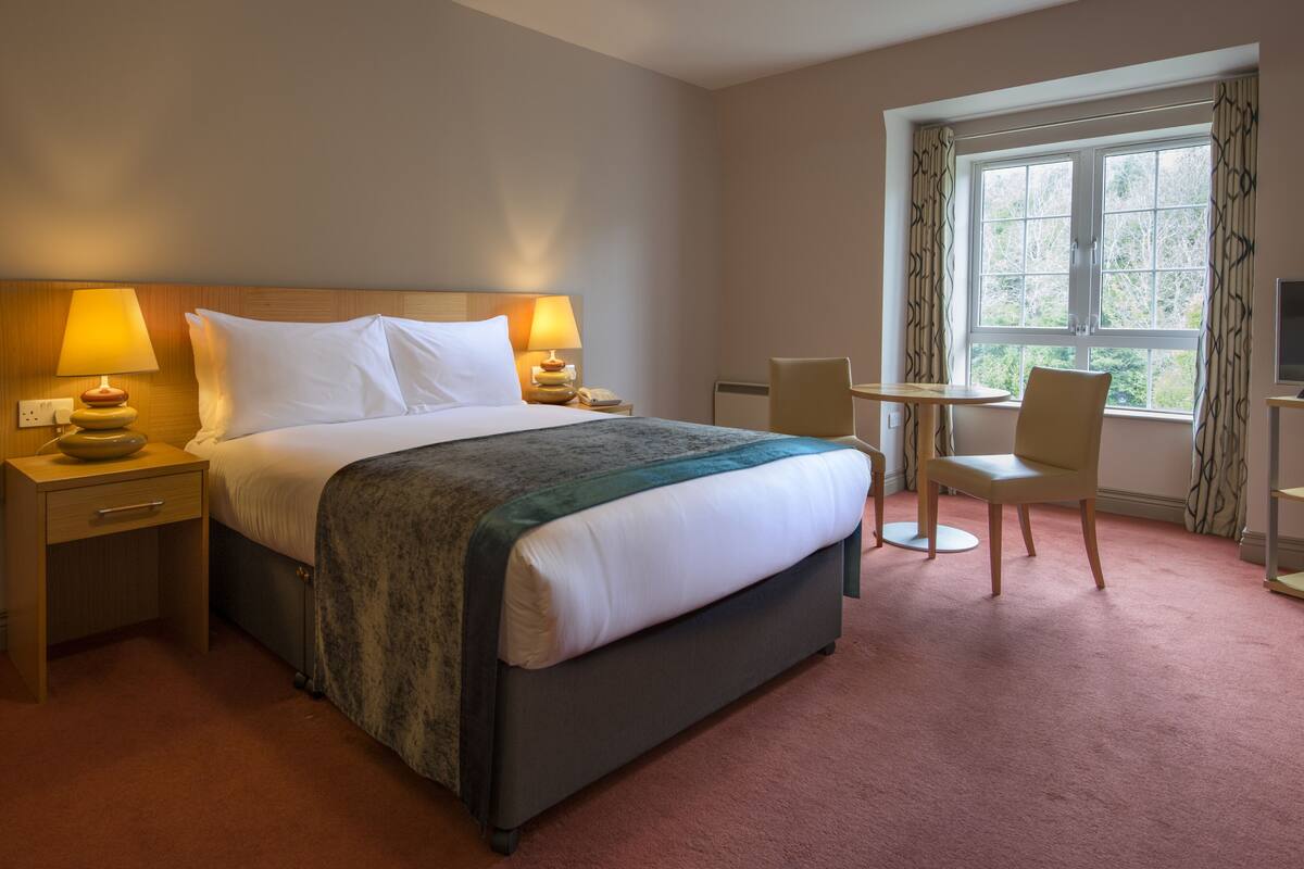 In-room safe, desk, soundproofing, iron/ironing board