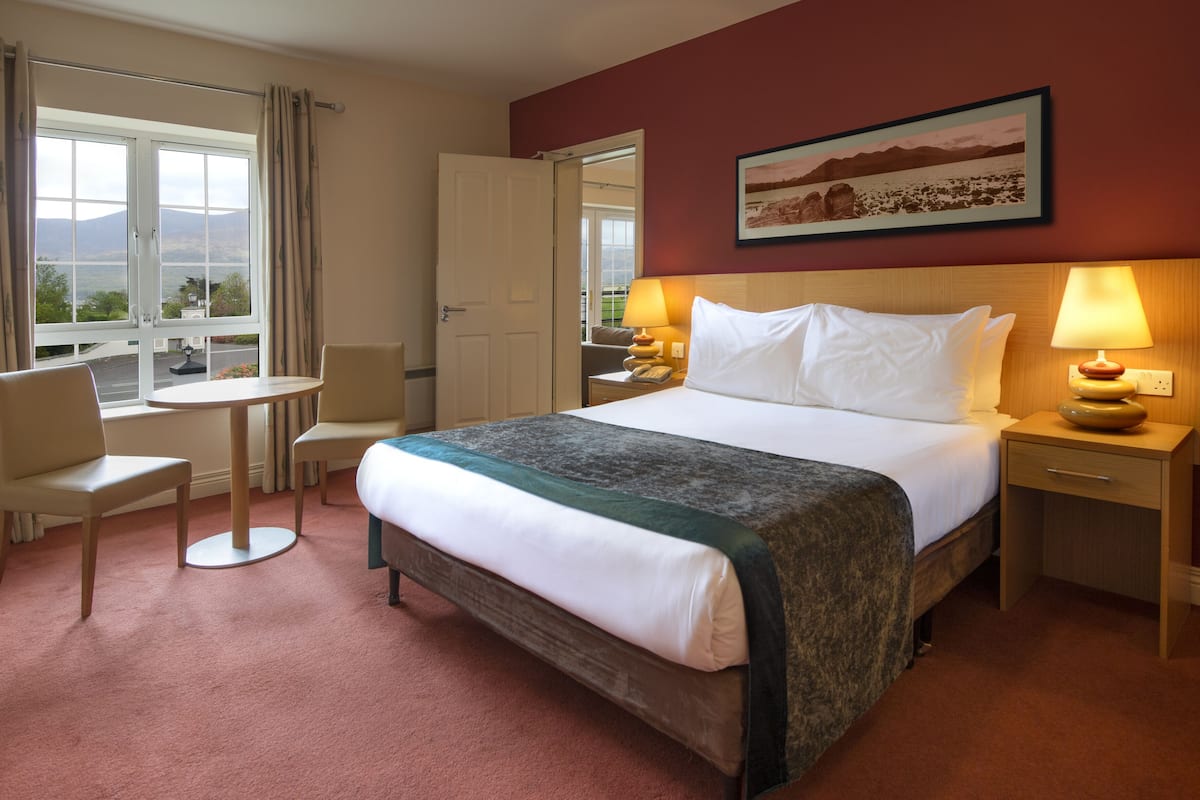 In-room safe, desk, soundproofing, iron/ironing board