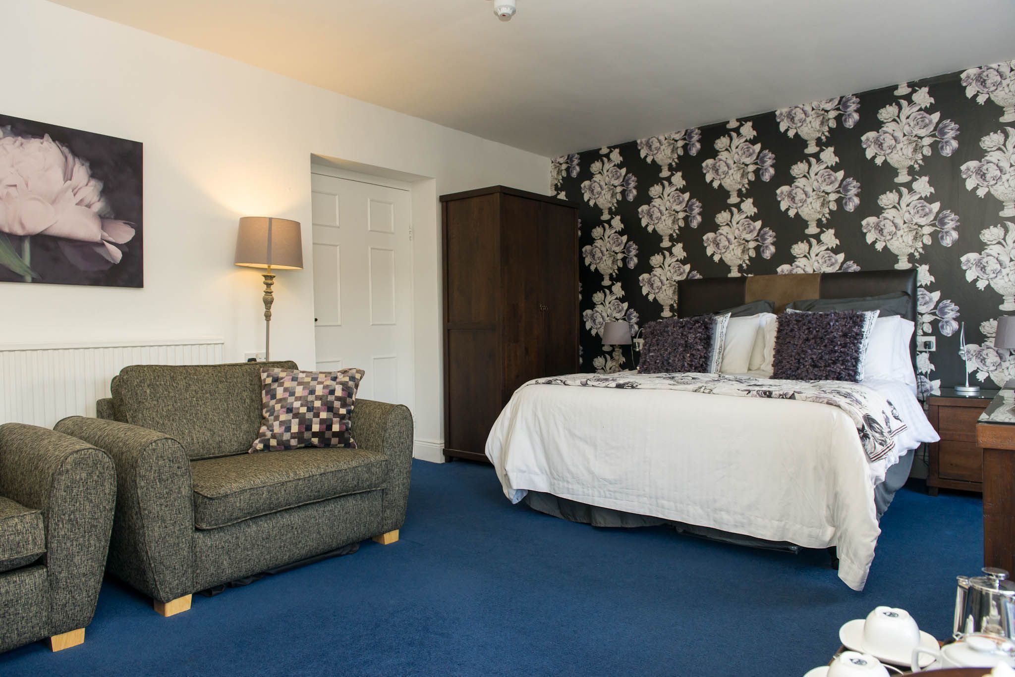 family room | desk, iron/ironing board, free wifi, bed sheets