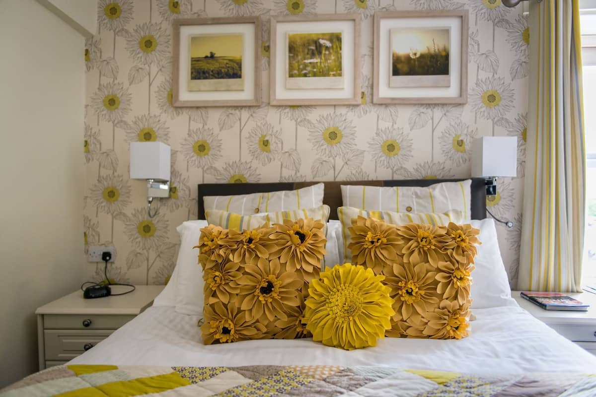 standard room | desk, iron/ironing board, free wifi, bed sheets