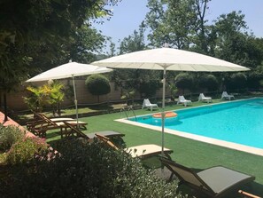 Seasonal outdoor pool, pool umbrellas, sun loungers - Hotel Borgo Antico (Fabriano)