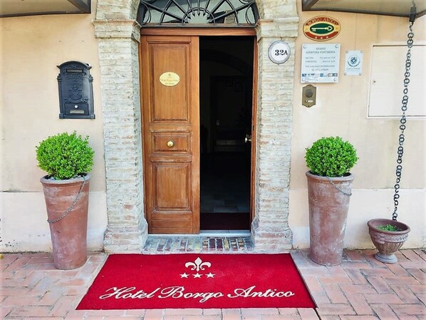 Property entrance - Hotel Borgo Antico (Fabriano)