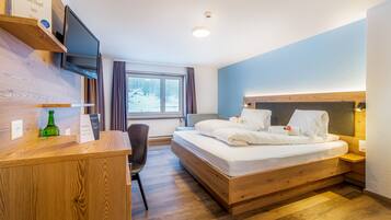 1 kamar tidur, seprai premium, selimut bulu angsa, dan brankas