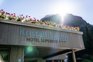 Front of property - Hotel Kristall-Saphir (Saas Almagell)