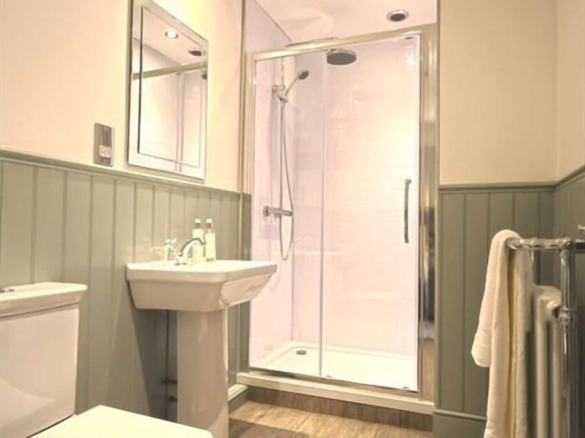 Deluxe Double Room, Ensuite ( Alnwick) | Bathroom