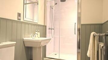 Deluxe Double Room, Ensuite ( Alnwick) | Bathroom