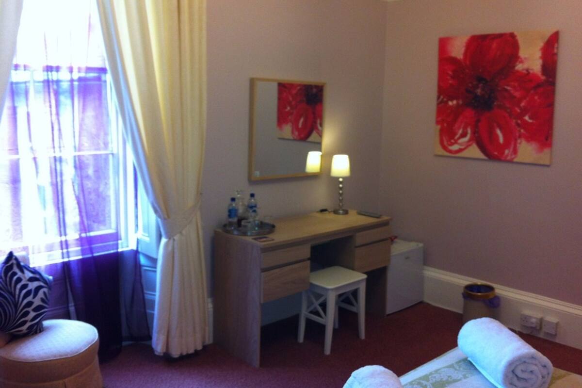 Chambre standard, 1 lit double et 1 lit une place, Non-fumeurs.