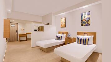 Deluxe Twin Room | Premium bedding, minibar, in-room safe, desk