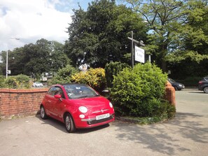 مواقف سيارات قريبة مجانية