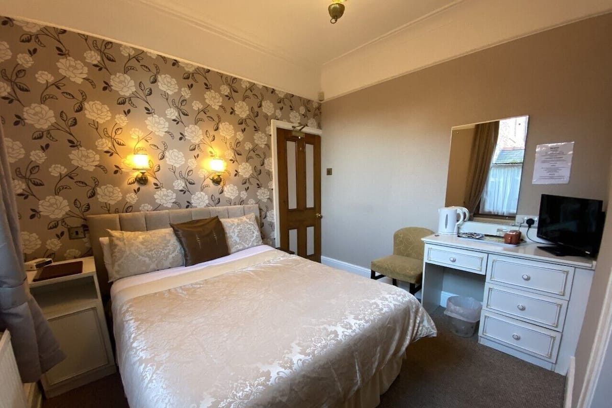 Chambre Double | Fer et planche Ă repasser, Wi-Fi gratuit, draps fournis