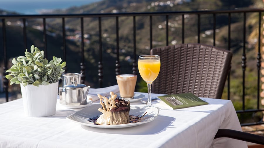 Hotel y Bungalows BalcĂłn de Competa