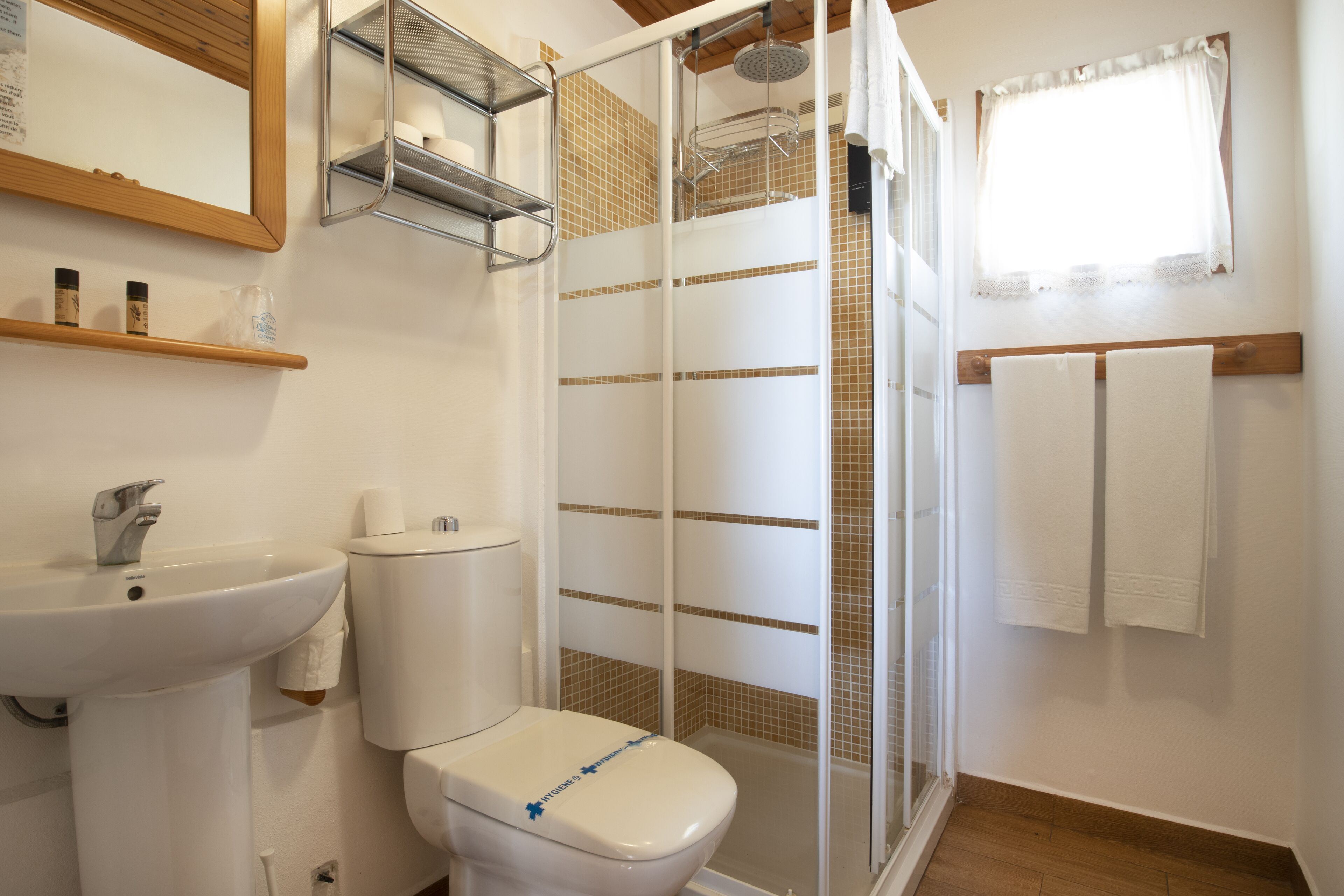 bungalow (2 pax) | bathroom | free toiletries, hair dryer, bidet, towels