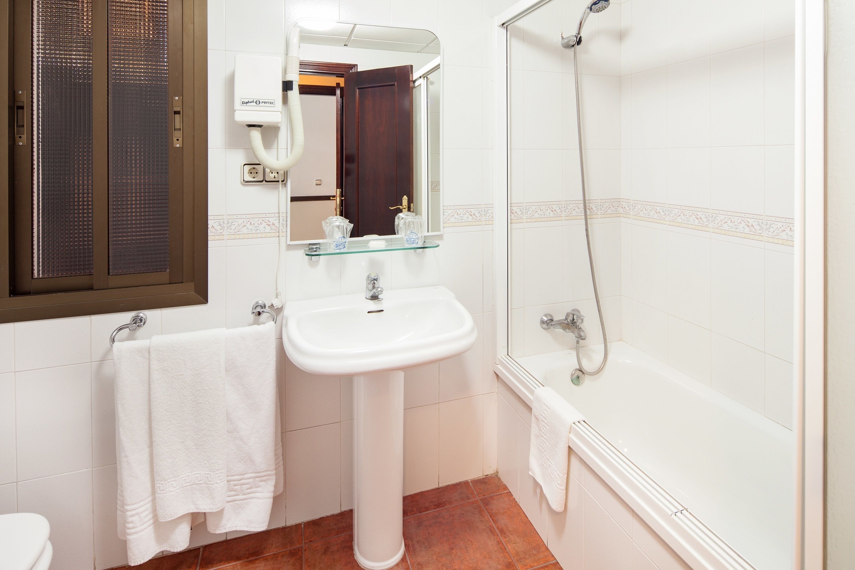 double room, balcony | bathroom | free toiletries, hair dryer, bidet, towels
