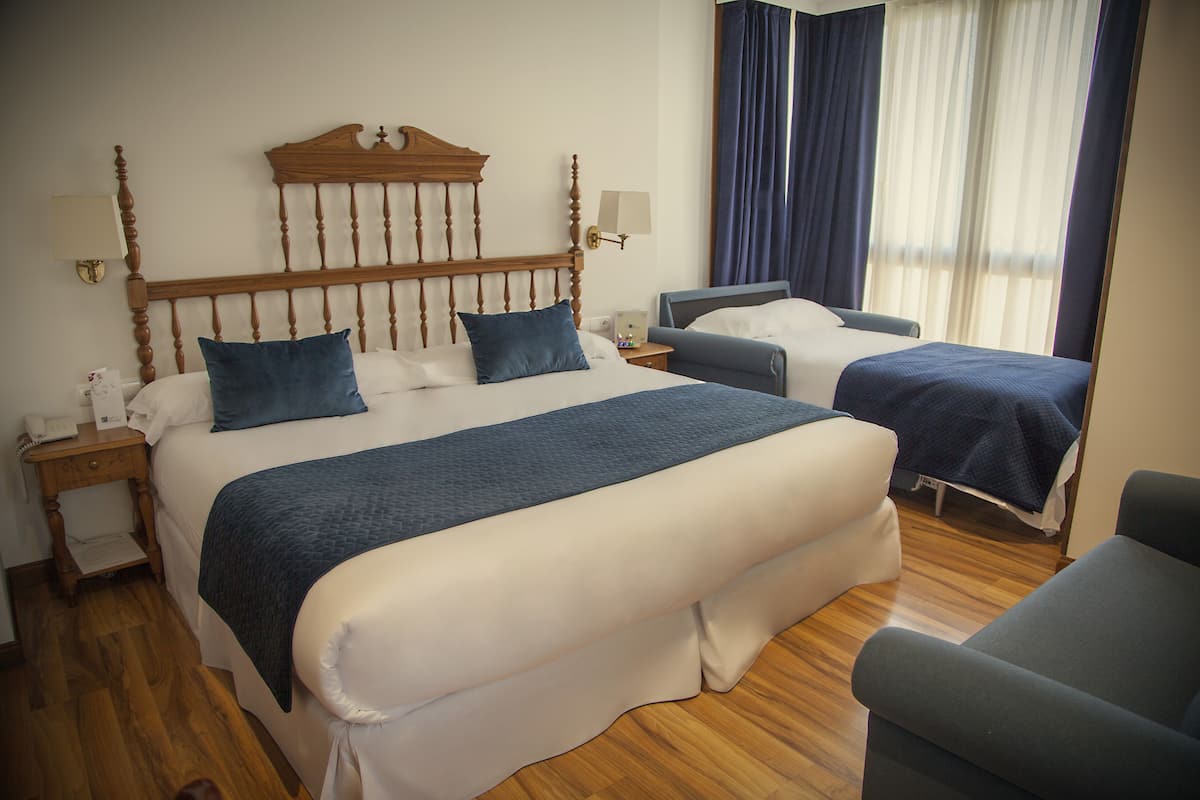 Doppel- oder Zweibettzimmer (extra bed)