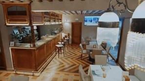 2 من البارات/الاستراحات