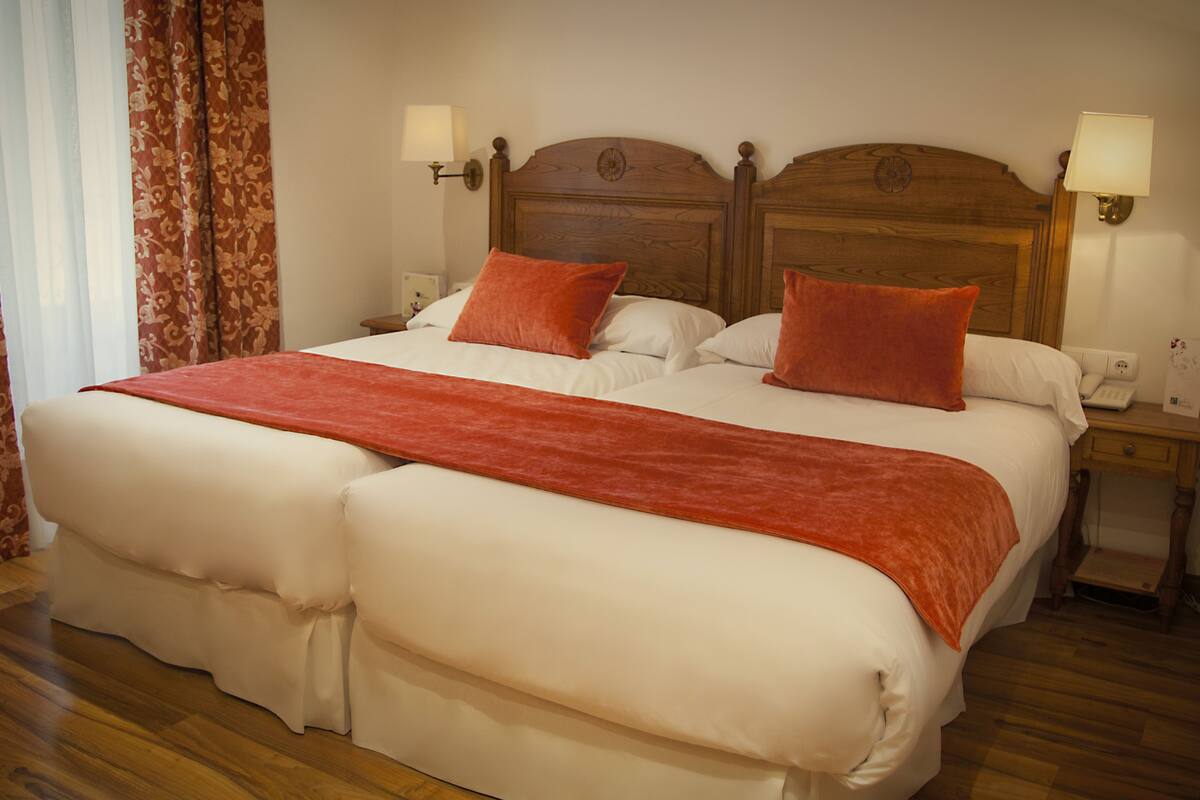 Premium bedding, minibar (some free items), in-room safe, desk