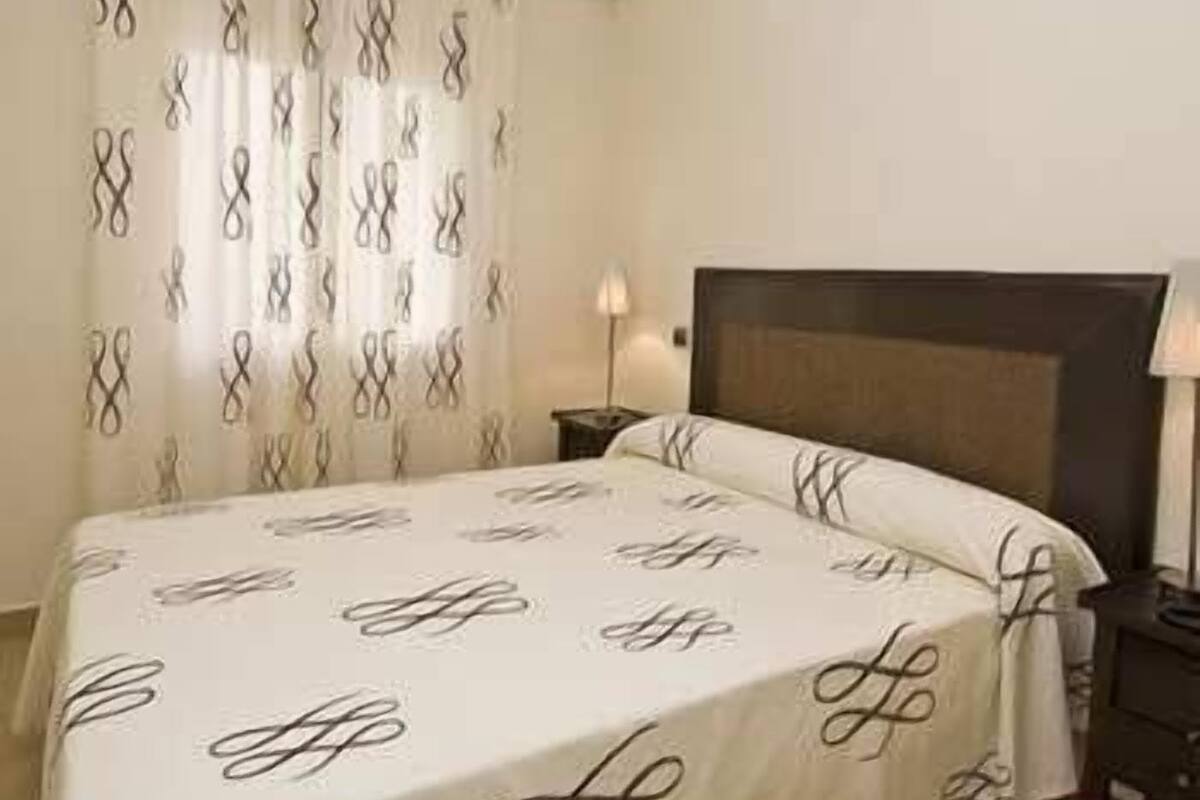 Apartemen, 1 kamar tidur, dapur | Minibar, brankas, meja kerja, dan setrika/meja setrika
