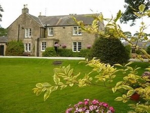 Property grounds - Blackaddie House Hotel (Sanquhar)