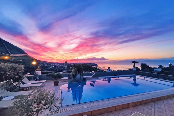 Alberca al aire libre por temporada y camastros