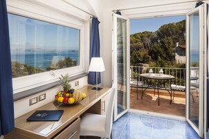 Ropa de cama hipoalergénica y minibar 