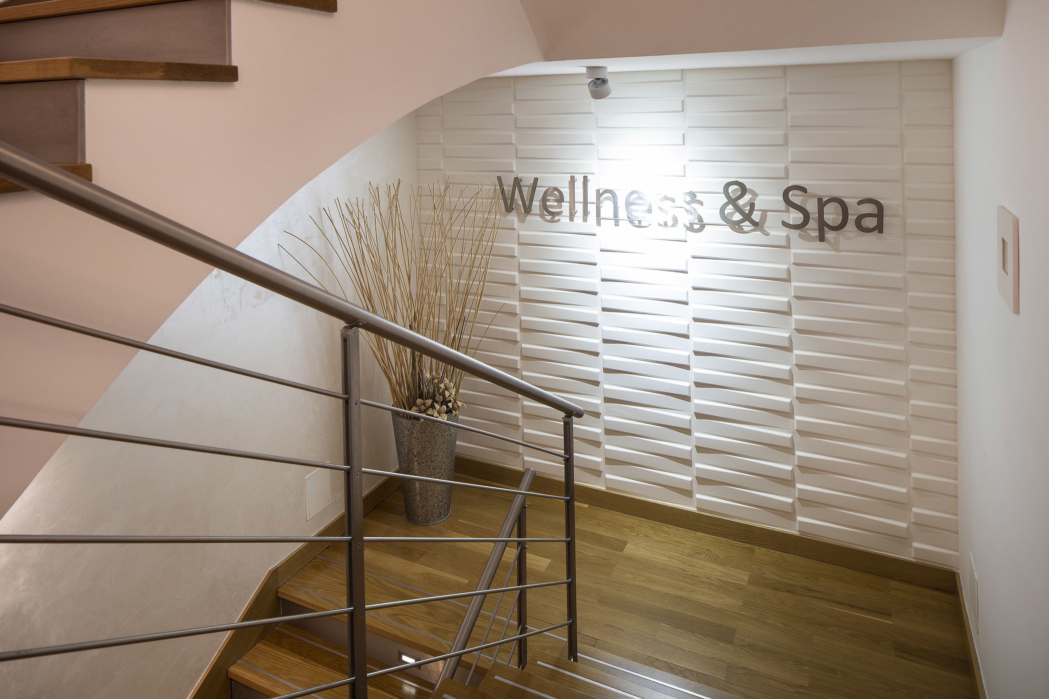 Sauna, hot tub, steam room, hot springs, body treatments, facials