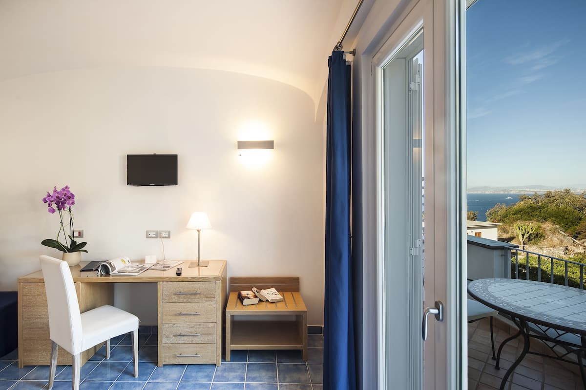 Superior Double or Twin Room, Partial Sea View | Hypo-allergenic bedding, minibar, in-room safe, desk