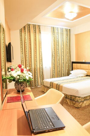 Select Comfort beds, minibar, in-room safe, free cribs/infant beds - Lev Or II (Bucharest)
